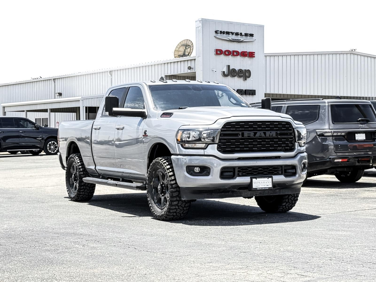 2022 RAM 3500 Big Horn Crew Cab 4x2 6'4" Box